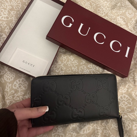Brand new Gucci Black GG Embossed Zip Wallet